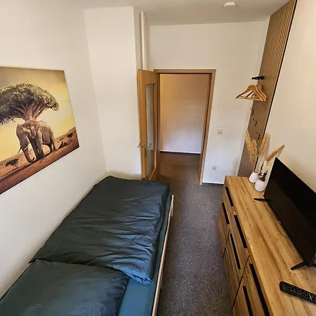 Am Schlosspark * Petersberg (Saxony-Anhalt)