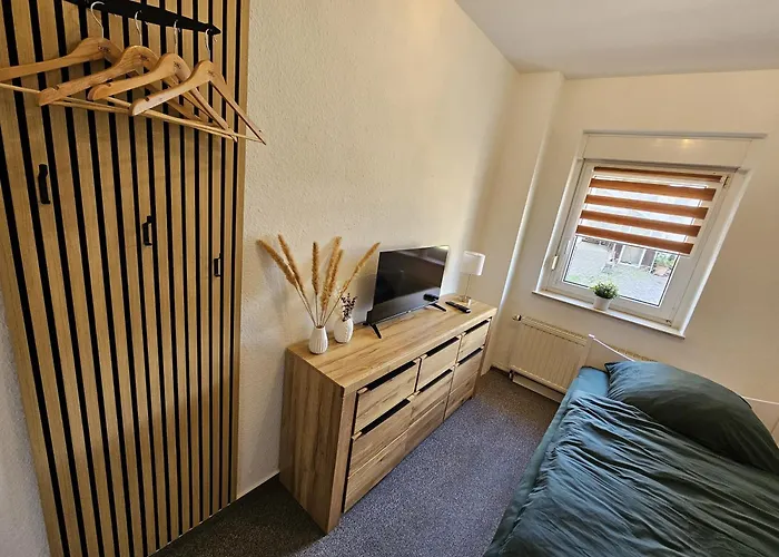 Am Schlosspark * Petersberg (Saxony-Anhalt)